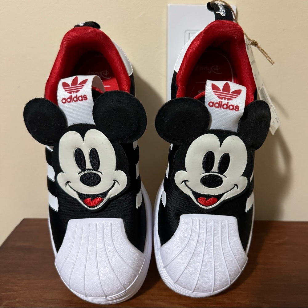 Adidas Disney slip on sneakers featuring Mickey Mouse Youth 2 1/2